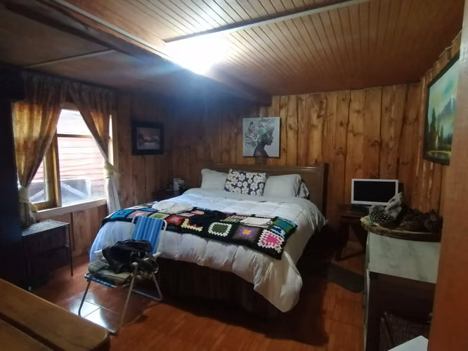 VENTA PARCELA CON CASA PRINCIPAL Y 3 CABAÑAS ZONA TURÍSTICA