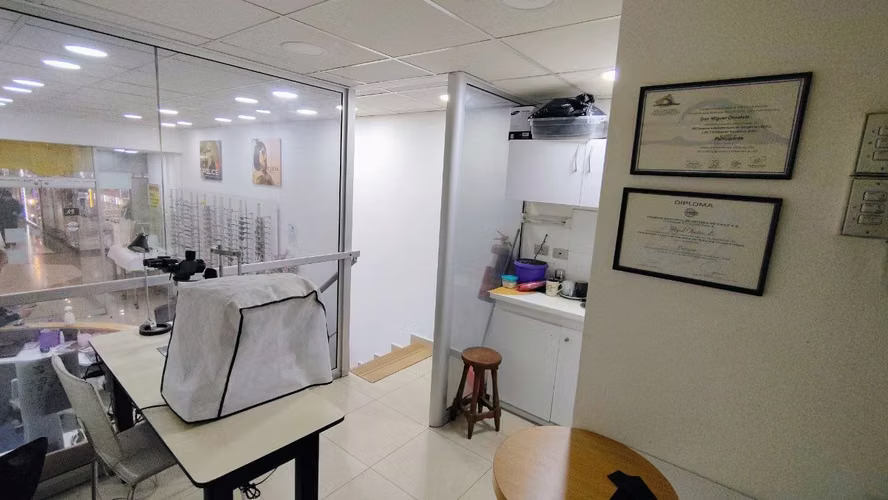 ARRIENDO LOCAL COMERCIAL EN GALERIA SANTIAGO CENTRO - Imagen 4