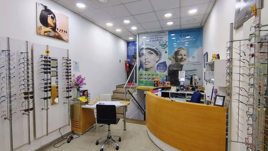 ARRIENDO LOCAL COMERCIAL EN GALERIA SANTIAGO CENTRO - Imagen 5