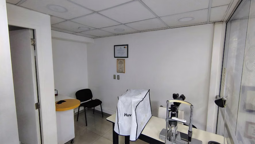 ARRIENDO LOCAL COMERCIAL EN GALERIA SANTIAGO CENTRO - Imagen 7