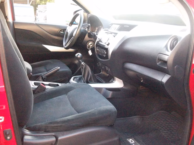 camioneta nissan np300 xe  4x4 2.3 2020 diesel - Imagen 7