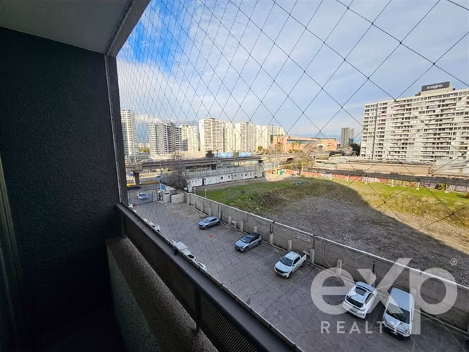 Se vende departamento a pasos metro Carlos Valdovinos