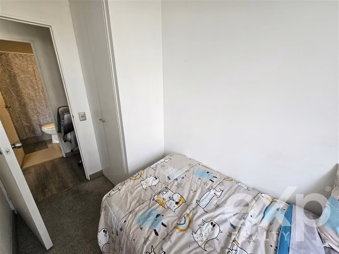 Se vende departamento a pasos metro Carlos Valdovinos