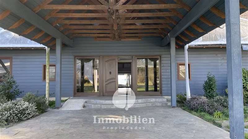 Casona con acceso al Lago y vista insuperable en Llanquihue - Imagen 2