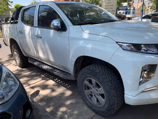 Mitsubishi L200 Katana CR 2.4 - Imagen 3