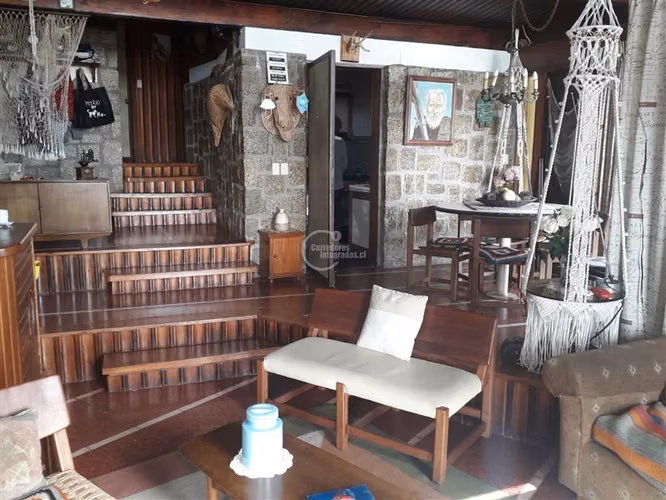 Casa en venta en El Quisco, 2 roles, vista al mar, 3 dorm.