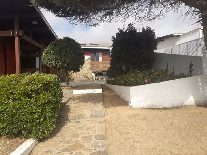 Casa en venta en El Quisco, 2 roles, vista al mar, 3 dorm.
