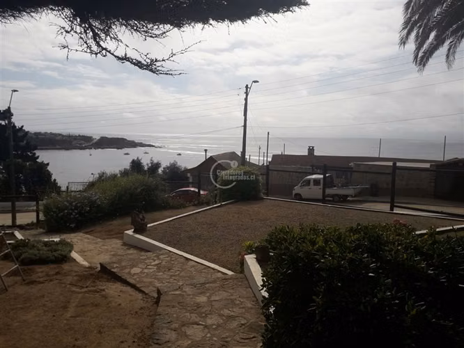 Casa en venta en El Quisco, 2 roles, vista al mar, 3 dorm.