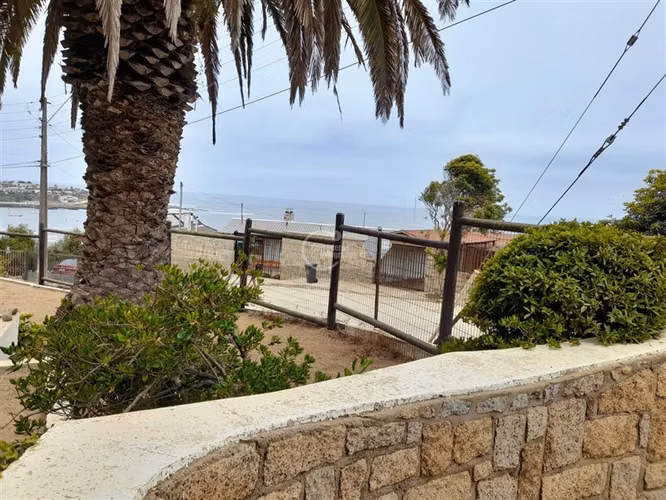 Casa en venta en El Quisco, 2 roles, vista al mar, 3 dorm.