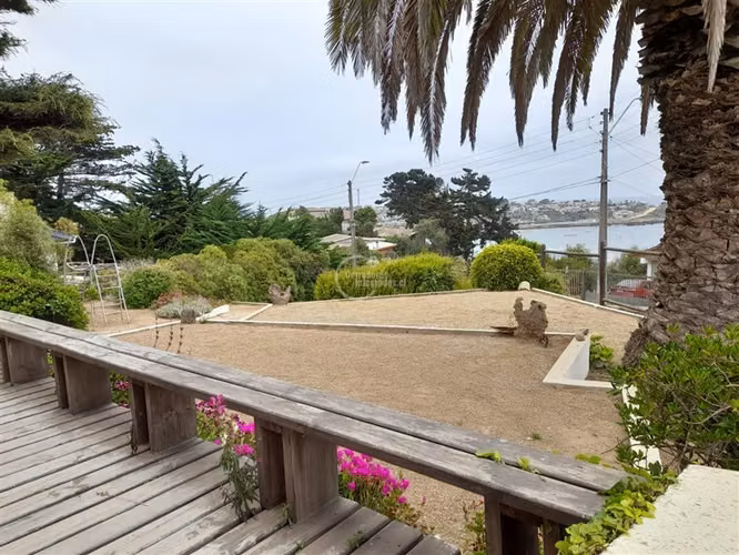 Casa en venta en El Quisco, 2 roles, vista al mar, 3 dorm.