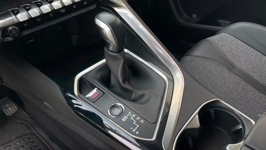 Peugeot 5008 BLUE HDI 1.5 AT (2021)