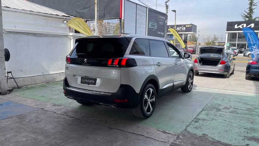 Peugeot 5008 BLUE HDI 1.5 AT (2021)