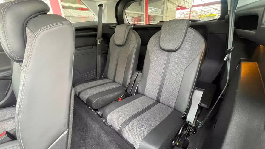 Peugeot 5008 BLUE HDI 1.5 AT (2021)