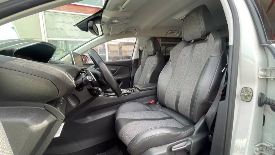 Peugeot 5008 BLUE HDI 1.5 AT (2021)