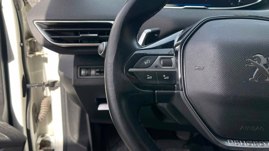 Peugeot 5008 BLUE HDI 1.5 AT (2021)