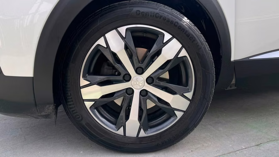 Peugeot 5008 BLUE HDI 1.5 AT (2021)