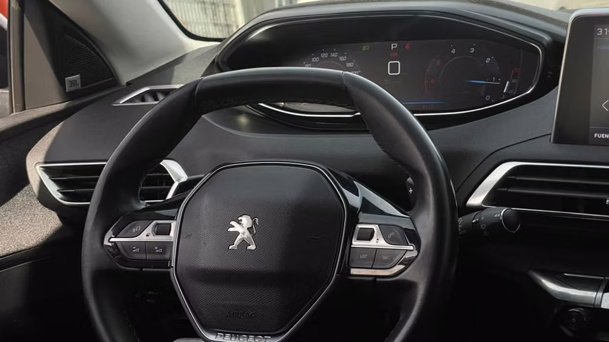 Peugeot 5008 BLUE HDI 1.5 AT (2021)