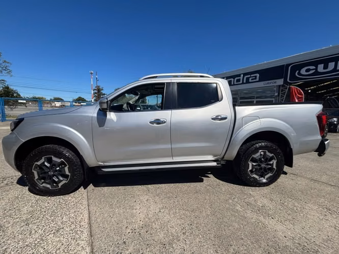 NISSAN NAVARA 2.3 DC PLATINUM AT 4X4 DIESEL - Imagen 6