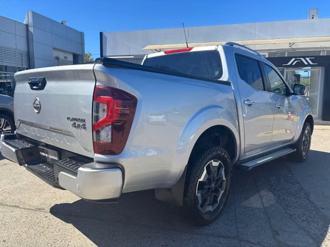 NISSAN NAVARA 2.3 DC PLATINUM AT 4X4 DIESEL - Imagen 2