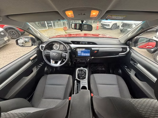 TOYOTA HILUX 2.4 SR MT 4X2 DIESEL