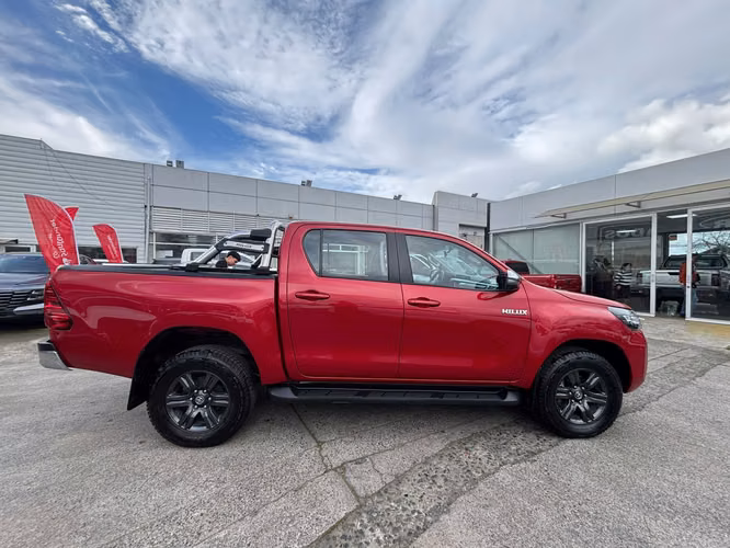 TOYOTA HILUX 2.4 SR MT 4X2 DIESEL