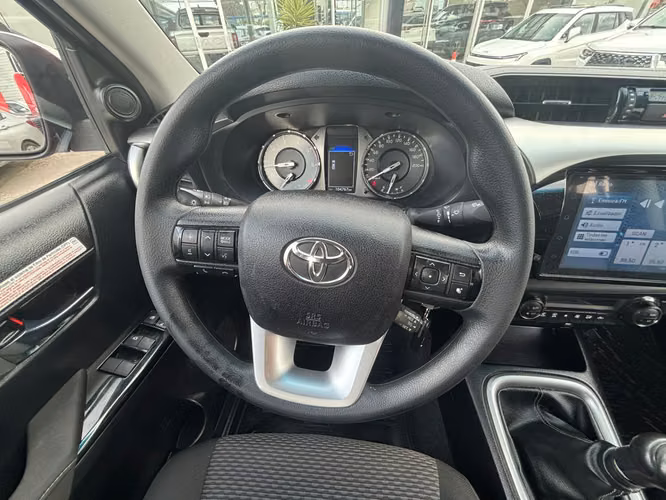TOYOTA HILUX 2.4 SR MT 4X2 DIESEL