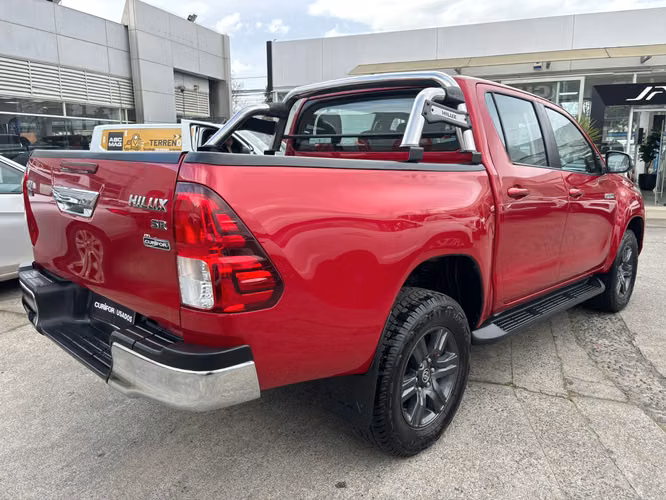 TOYOTA HILUX 2.4 SR MT 4X2 DIESEL