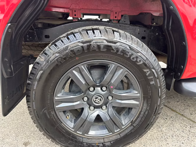 TOYOTA HILUX 2.4 SR MT 4X2 DIESEL