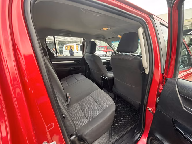 TOYOTA HILUX 2.4 SR MT 4X2 DIESEL