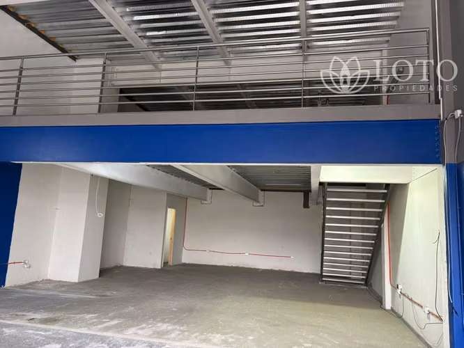 Local comercial amplio dos niveles en el centro de Concón.