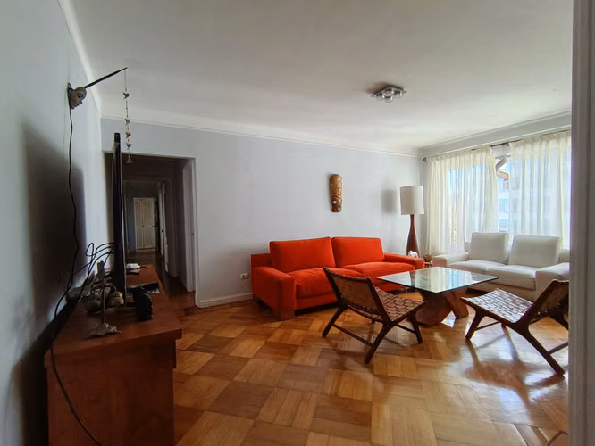Venta de amplio departamento a pasos de Plaza Vergara en Viña del Mar