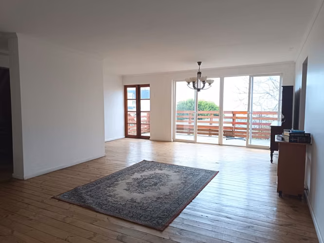 Venta de espectacular casa con vista al mar en sector residencial Recreo - Imagen 3