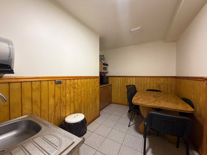 LOCAL COMERCIAL CON BODEGA SECTOR PRESIDENTE IBAÑEZ