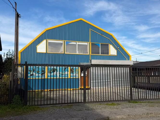 LOCAL COMERCIAL CON BODEGA SECTOR PRESIDENTE IBAÑEZ