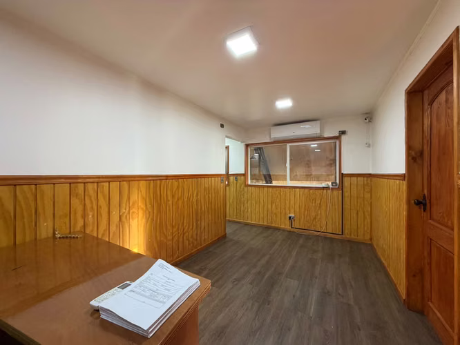 LOCAL COMERCIAL CON BODEGA SECTOR PRESIDENTE IBAÑEZ