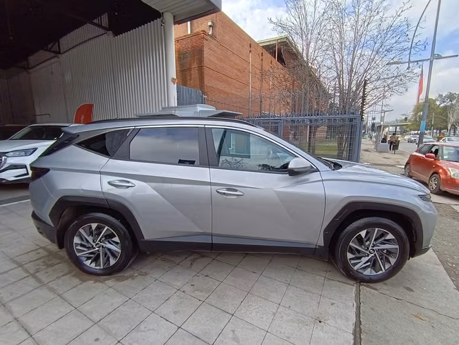 HYUNDAI TUCSON 2.0 NX4 PLUS MT - Imagen 4