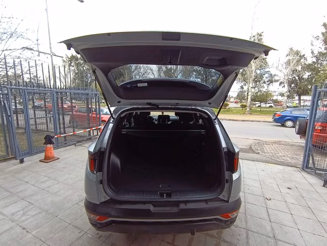 HYUNDAI TUCSON 2.0 NX4 PLUS MT - Imagen 9