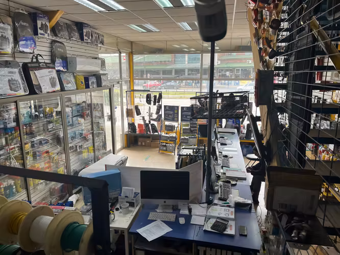 Se arrienda Excelente Local Comercial - Imagen 6