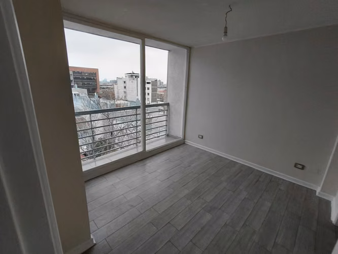 De Una Habitacion A Pasos Del Metro Santa Ana - Imagen 4