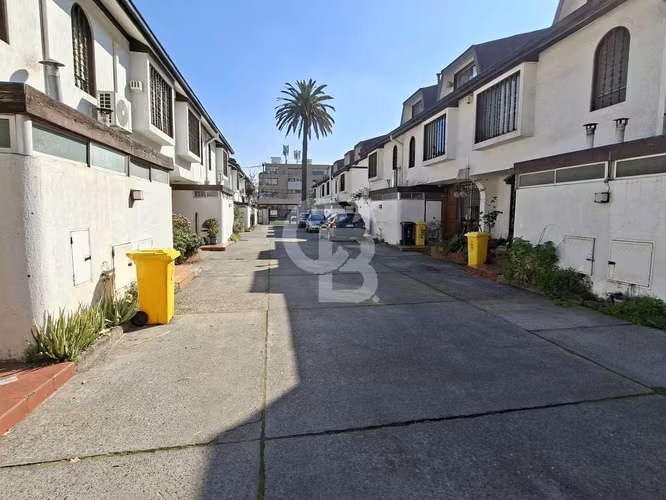 Casa en condominio con piscina en Ñuñoa