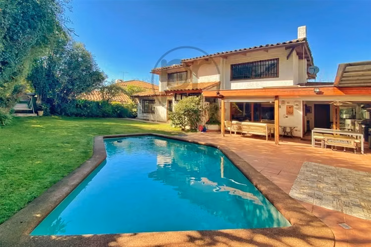 Venta casa Sta. María Manquehue, ideal familia numerosa - Imagen 2