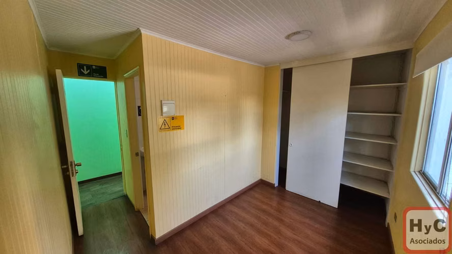 Arriendo oficinas en Quilicura 8 privados 9-B y 2- E metro lo Cruzat.