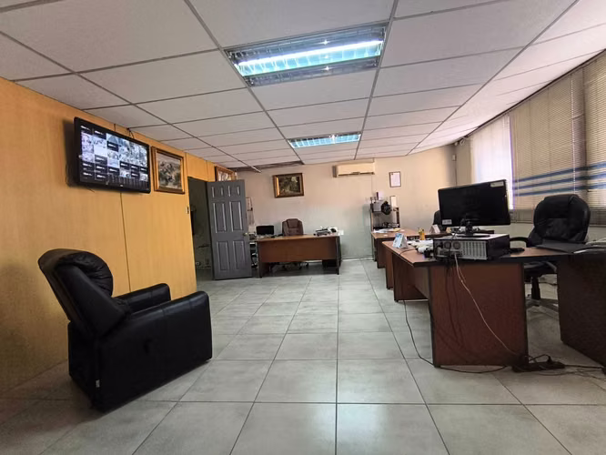 Local Comercial P2 en Arriendo-zona de descarga (180408) - Imagen 14