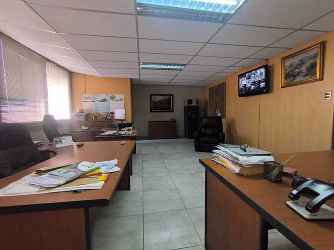 Local Comercial P2 en Arriendo-zona de descarga (180408) - Imagen 12