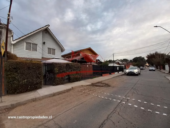 HERMOSA CASA DE DOS PISOS AMPLIADA CON 4 DORMITORIOS 3 BAÑOS