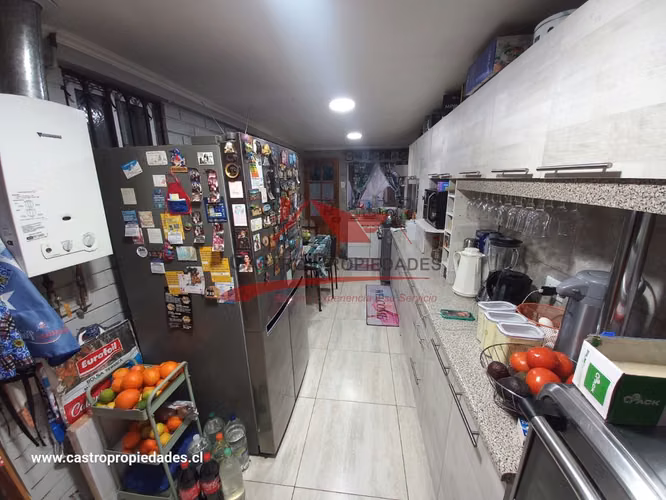 HERMOSA CASA DE DOS PISOS AMPLIADA CON 4 DORMITORIOS 3 BAÑOS