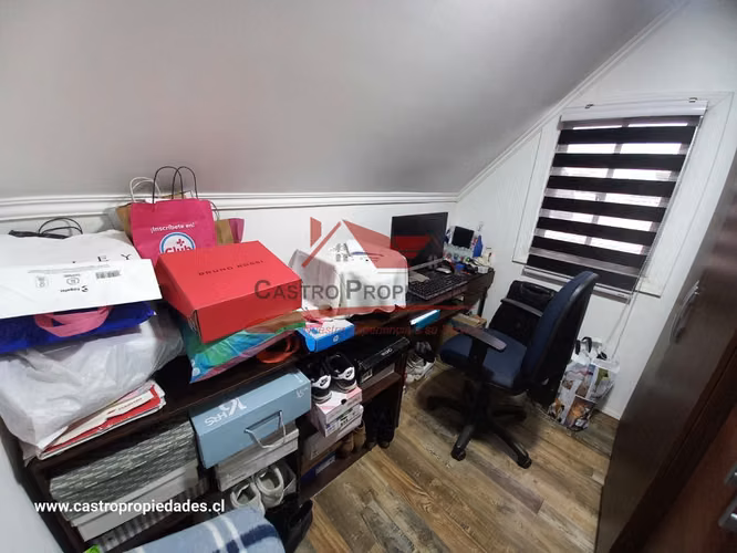 HERMOSA CASA DE DOS PISOS AMPLIADA CON 4 DORMITORIOS 3 BAÑOS