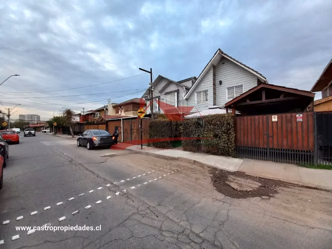 HERMOSA CASA DE DOS PISOS AMPLIADA CON 4 DORMITORIOS 3 BAÑOS