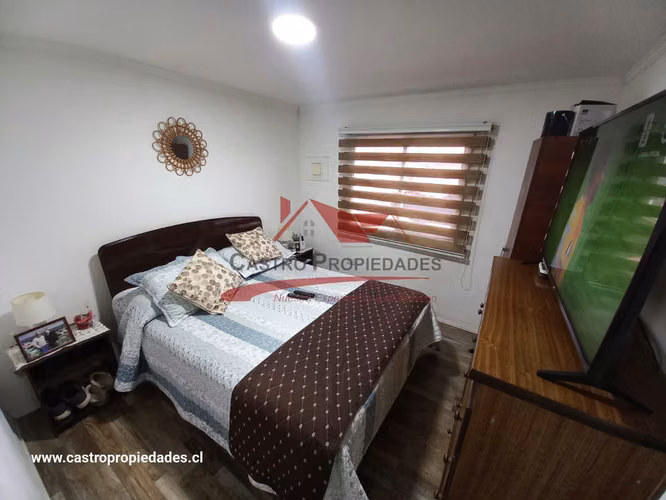 HERMOSA CASA DE DOS PISOS AMPLIADA CON 4 DORMITORIOS 3 BAÑOS