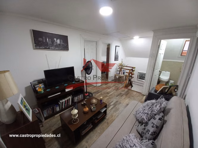 HERMOSA CASA DE DOS PISOS AMPLIADA CON 4 DORMITORIOS 3 BAÑOS